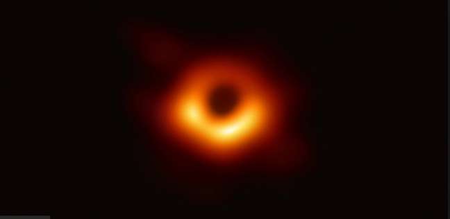 صورة الثقب الأسود التي كشف عنها العلماء