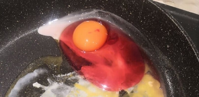 بيضة وردية اللون