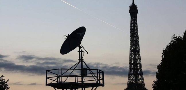 فرنسا تنشر أقمار مراقبة صغيرة في الفضاء