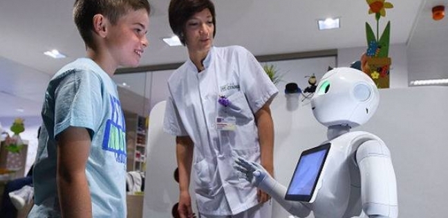 عالم يحذر: الروبوتات ستحل محل الأطباء فى وقت قريب