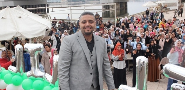 المُدرس أحمد العلايلي خلال الحفل