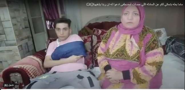 "فاطمة" مع ابنها "مصطفى" خلال أحد الفيديوهات على قناتها على اليوتيوب.