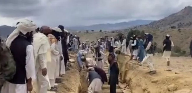 حفر قبور الأفغان