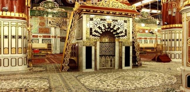 أئمة المسجد النبوي يعودون إلى محراب الرسول الكريم