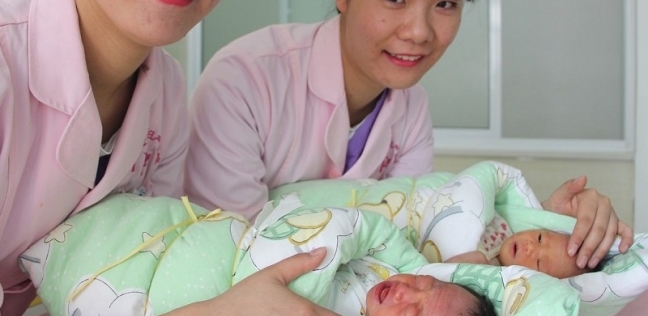 ولادة أول طفلين في الصين