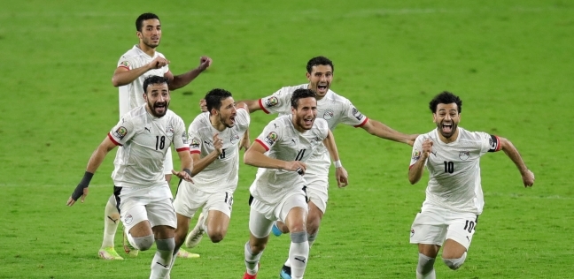 فرحة لاعبي منتخب مصر بالفوز على الكاميرون
