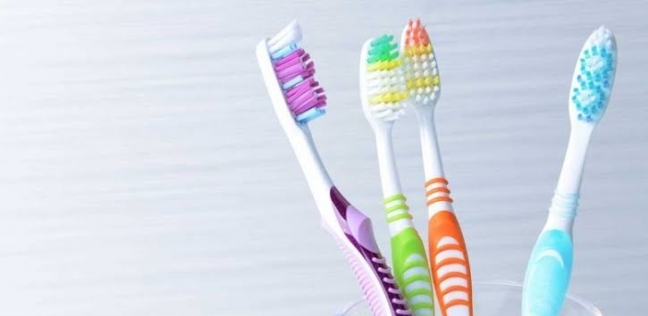 فرشاة الأسنان يجب تغيرها كل فترة