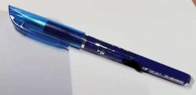 قلم ازرق سائل