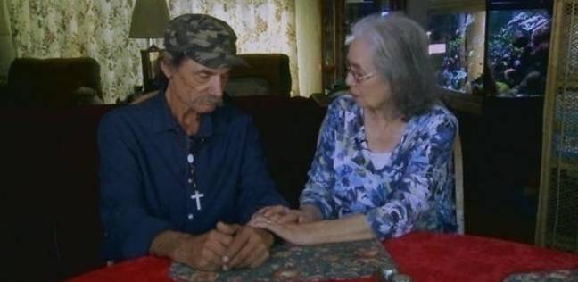 رجل مسن يجتمع بوالدته لأول مرة بعد 65 عاماً من الفراق