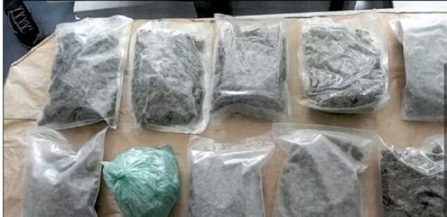 المخدرات التي ضبطتها الشرطة في شقة الشاب