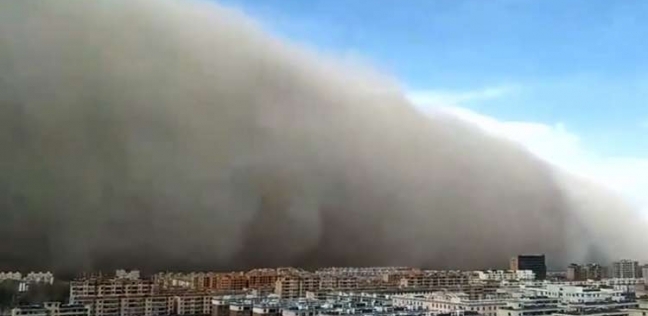 مشهد مرعب لعاصفة رملية تجتاح مدينة بأكملها في الصين