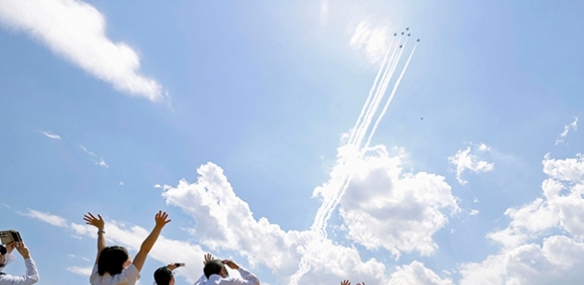 طائرات يابانية تحلق فوق طوكيو لتحية الأطقم الطبية