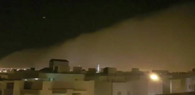 اللقطات المرعبة للحظة وصول العاصفة الرملية إلى مدينة الرياض