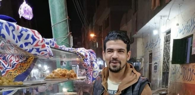 من أوائل دفعته..«عبدالرحمن» قصة كفاح طالب بدأت ب مصنع رخام وانتهت ب محل حلويات