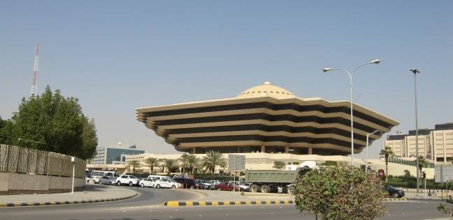 الداخلية السعودية تنفذ حكم الصلب والقتل بحق رجل طعن امرأة بالسكين