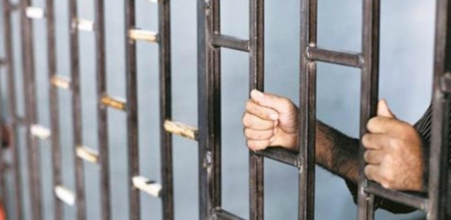 مواطن  يقبع فى السجن - صورة أرشيفية
