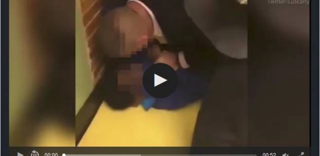 مقطع من فيديو اعتداء مساعد مدير مدرسة امريكية لطالب