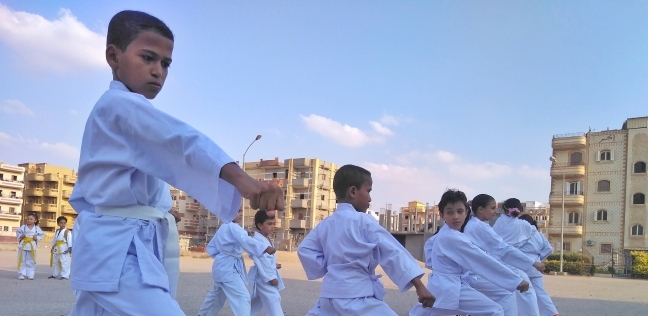 الأطفال يتدربون في شوارع العاشر من رمضان