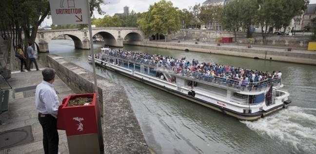 باريس تضيف مراحيض عامة للتبول مباشرة في النهر!