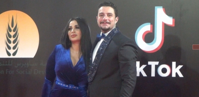 بالصور| أحمد الفيشاوي وزوجته في العرض الخاص لفيلم "122 ...