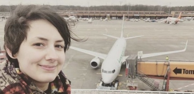 ألمانية تعلن رغبتها في الزواج من طائرة