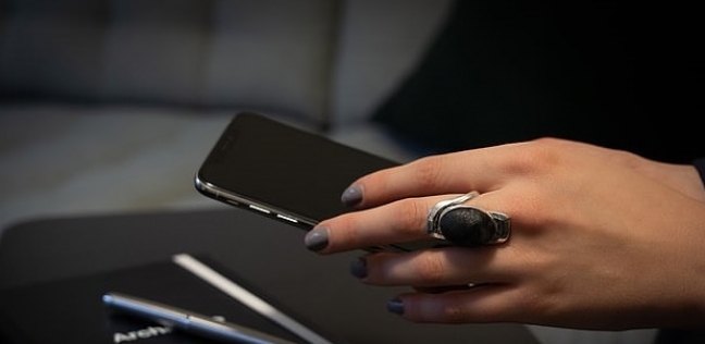 ابتكار خاتم 3D لفتح وغلق الهواتف الذكية