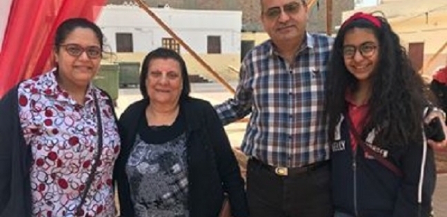 "هابي وعائلته"..أسرة مسيحية تدلي بصوتها في الاستفتاء: خلصنا صلاه وجينا