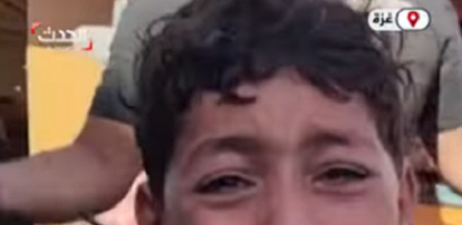 طفل ناج من قصف مدرسة الفاخورة