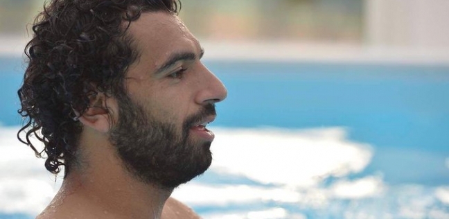 محمد صلاح في حمام السباحة