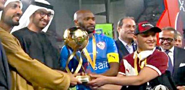 سعد محمد ناشيء الزمالك يرفع كأس السوبر المصري