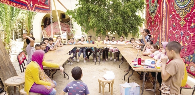 الأطفال يمارسون أنشطة مختلفة فى ورش عمل قرية تونس
