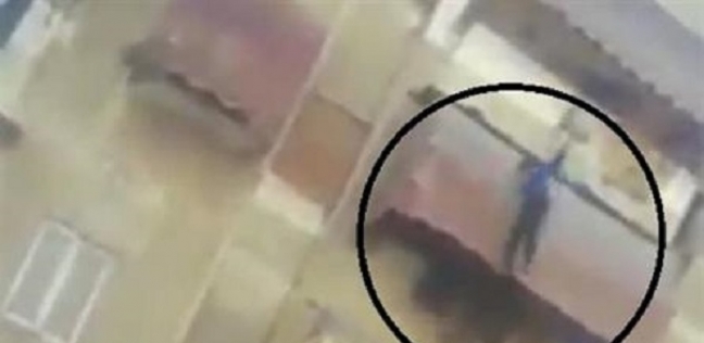 طفل بورسعيد أثناء سقوطه من الطابق الثالث