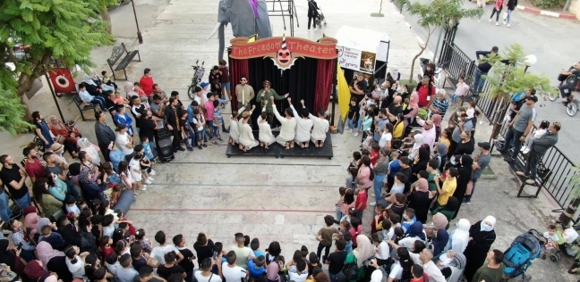 عرض مسرحي في شوارع فلسطين