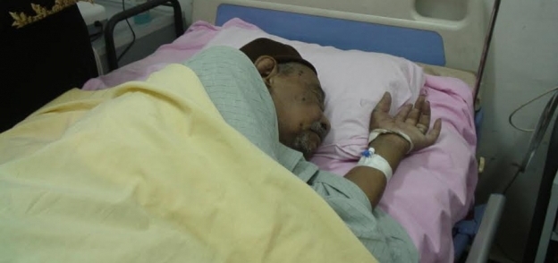 الضوي راقدا في مستشفى قنا العام قبل وفاته