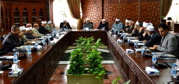 أعضاء هيئة كبار العلماء خلال اجتماع سابق