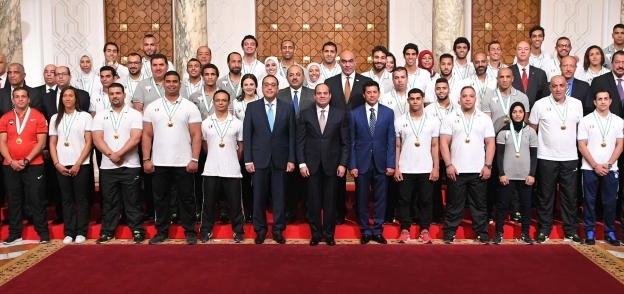 الرئيس عبدالفتاح السيسي أثناء تكريمه للأبطال