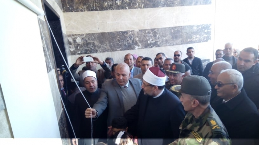 وزير الأوقاف يصل الوادي الجديد ويفتتح مسجد الرحمن الرحيم بمنطقة مطار الخارجة