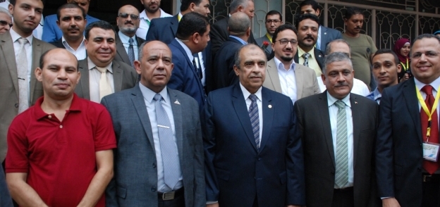 الدكتور عزالدين ابوستيت وزير الزراعة واستصلاح
