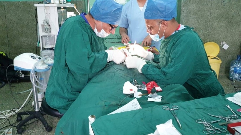 قافلة طب الإسكندرية تنهي عملها بعد اجراء 65 عملية لاطفال تنزانيا