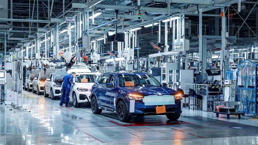 مصنع سيارات BMW