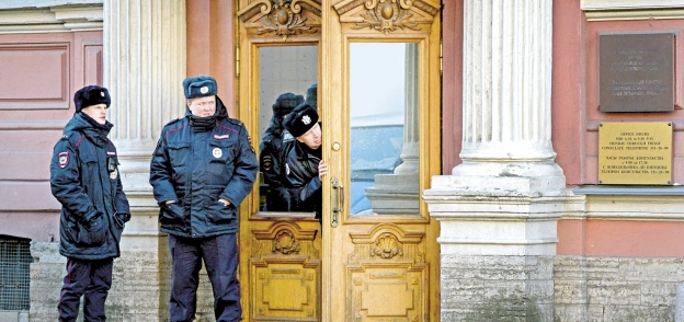 الشرطة الروسية تفرض حراسة حول مقر القنصلية الأمريكية فى «سانت بطرسبرغ»