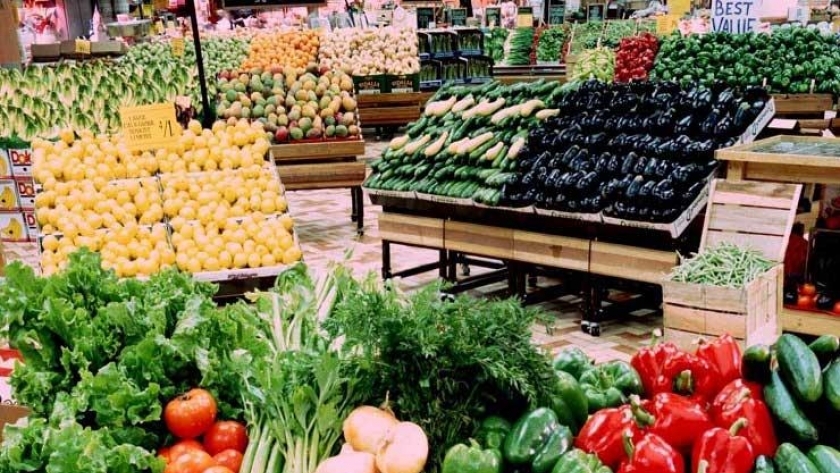 أسعار الخضار والفاكهة في سوق العبور