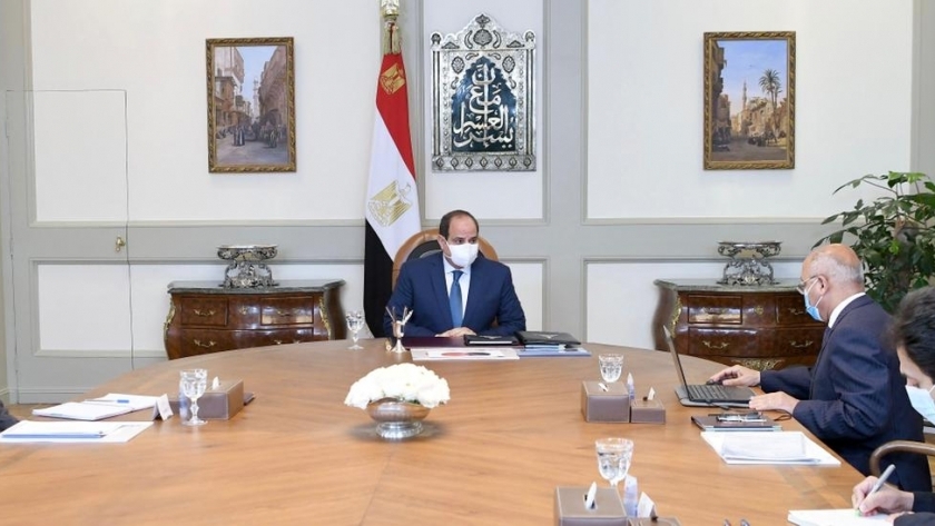 الرئيس السيسي خلال اجتماعه برئيس الوزراء ووزير النقل