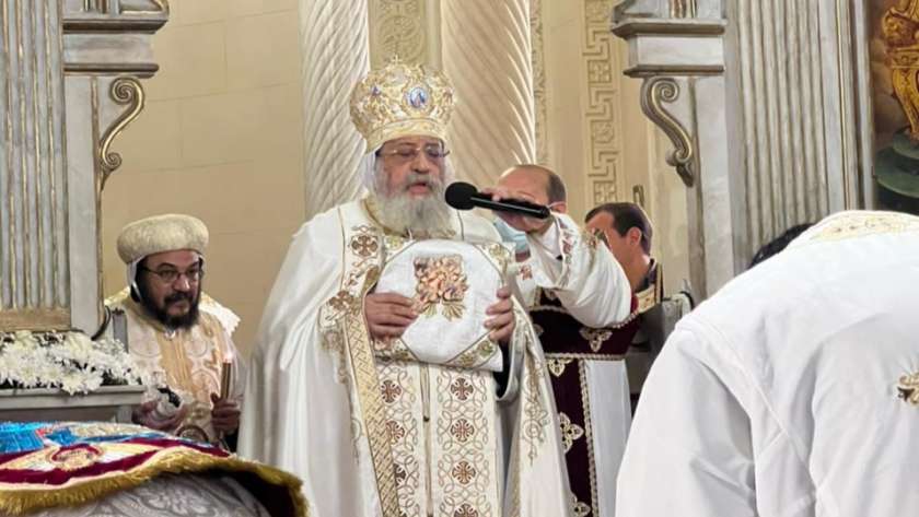 البابا تواضروس خلال قداس إلهي في الكاتدرائية المرقسية بالإسكندرية