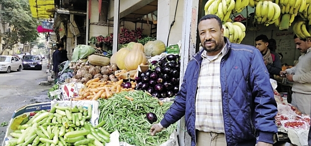 عادل عبدالعزيز بائع خضار فى سوق الدقى