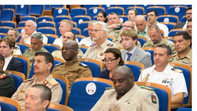 القوات المسلحة تنظم زيارة للملحقين العسكريين والاقتصاديين إلى «قناة السويس»