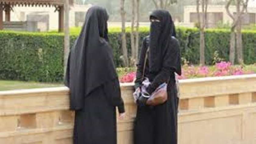 جامعة عين شمس تحظر ارتداء النقاب