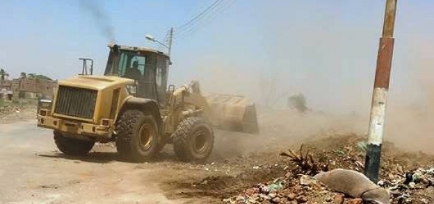 رفع مخلفات البناء والقمامة من قرية اولاد الشيخ