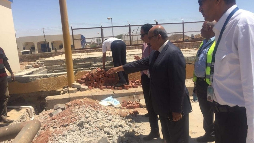 رئيس مصر للطيران للخدمات الأرضية يتفقد مطار اسوان الدولي