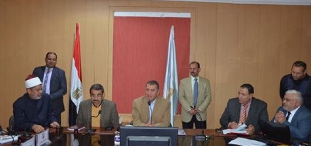 جانب من إجتماع محافظ كفر الشيخ مع التنفيذيين